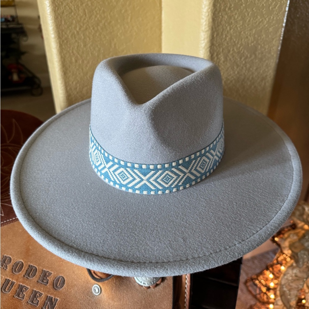 Light Gray with Blue & White Fabric Band Fashion Hat